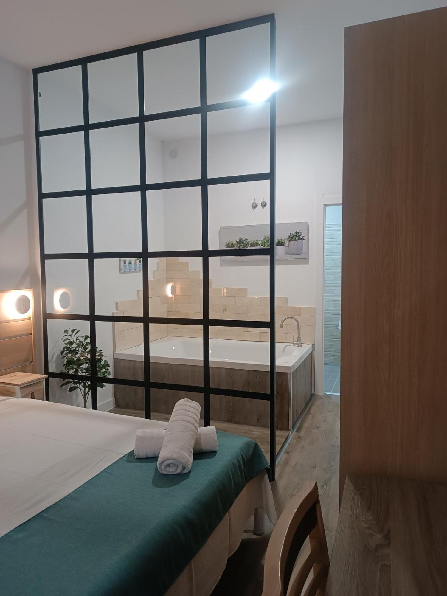 Apartamentos Turisticos Avila Puerta De San Vicente 0-2 Bagian luar foto