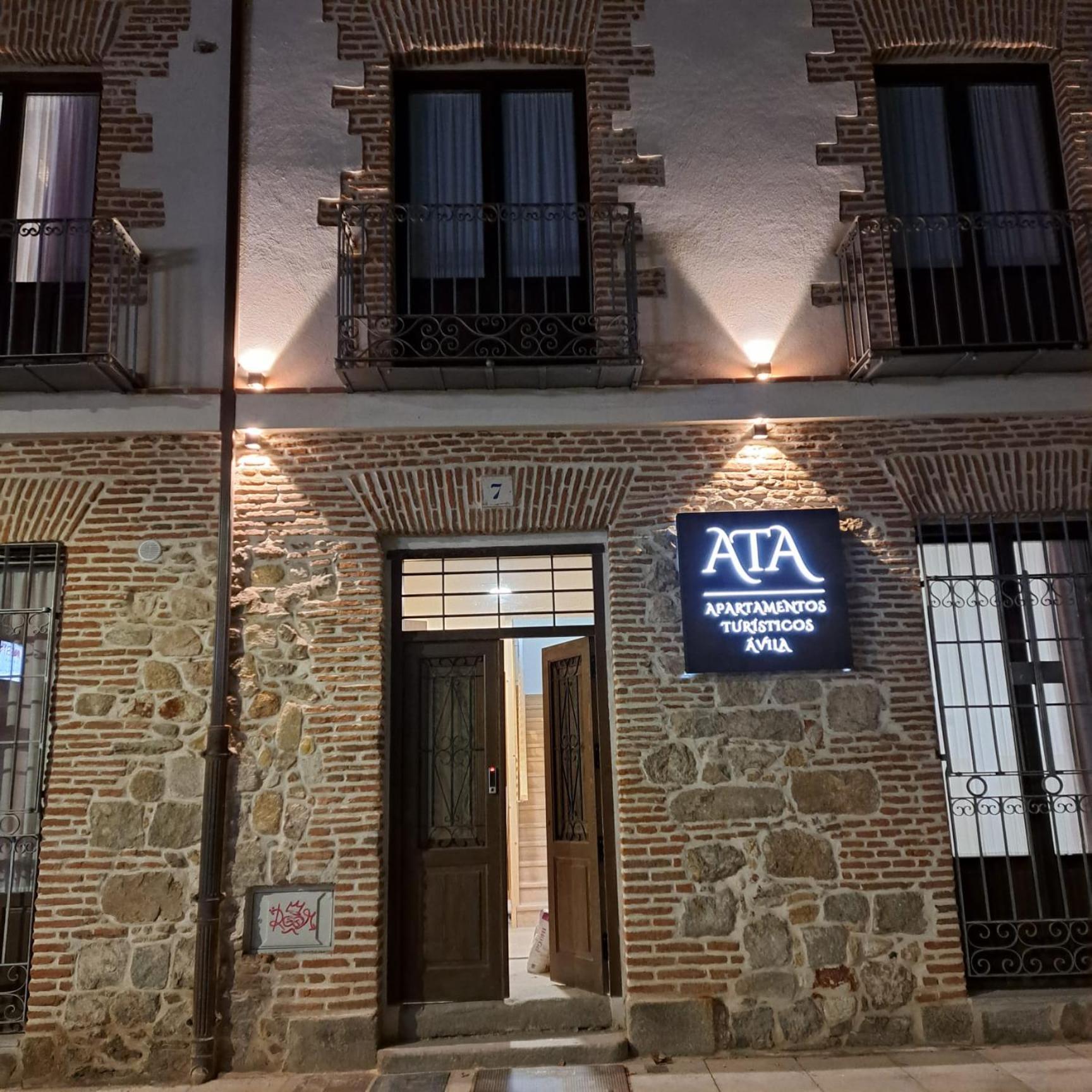Apartamentos Turisticos Avila Puerta De San Vicente 0-2 Bagian luar foto