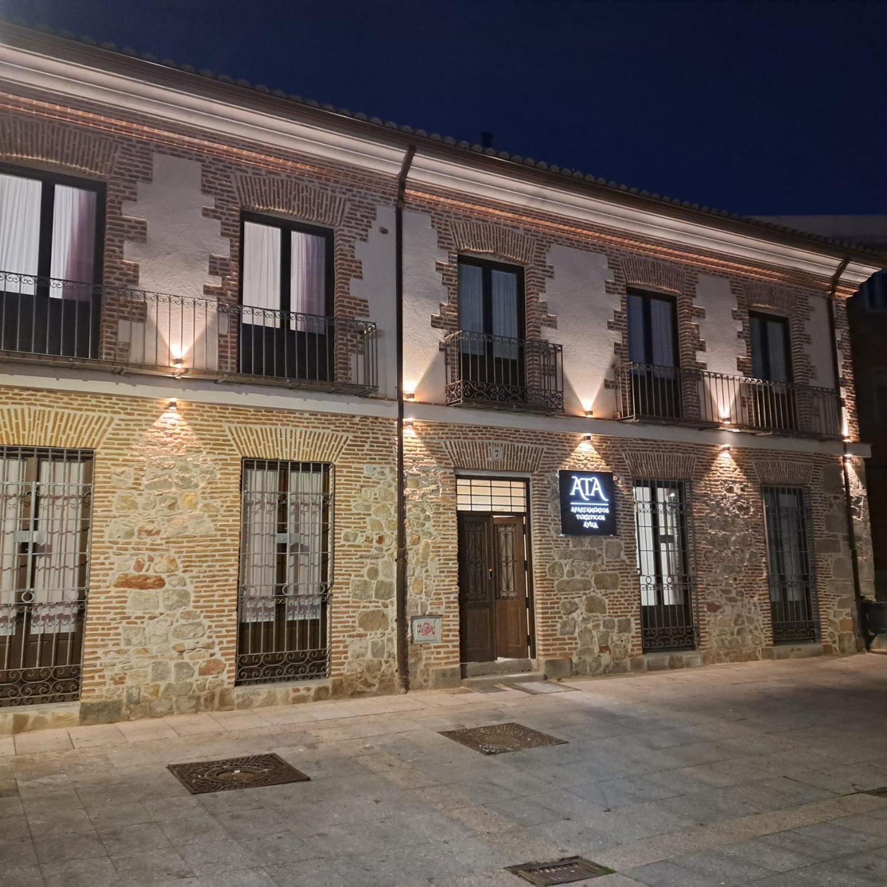 Apartamentos Turisticos Avila Puerta De San Vicente 0-2 Bagian luar foto